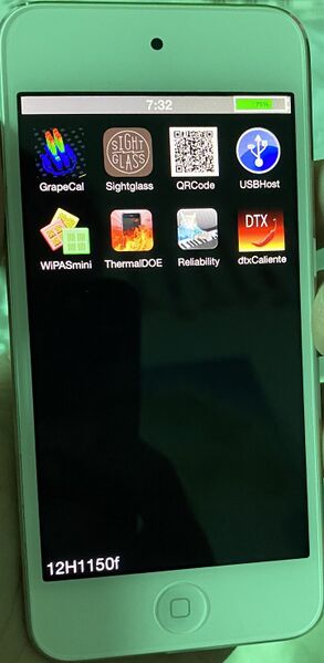File:Ipodtouch-12H1150f.jpeg